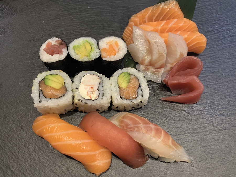J / Sushi Sashimi misto